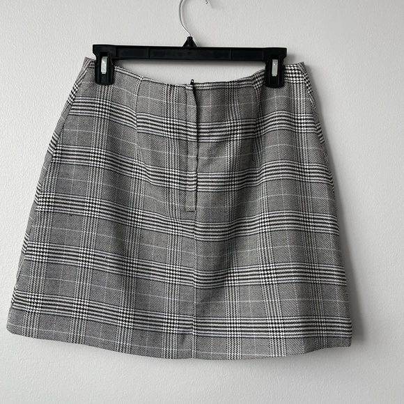NWOT Monki Houndstooth and Checkered Mini Skirt Size 10 - Picture 3 of 8
